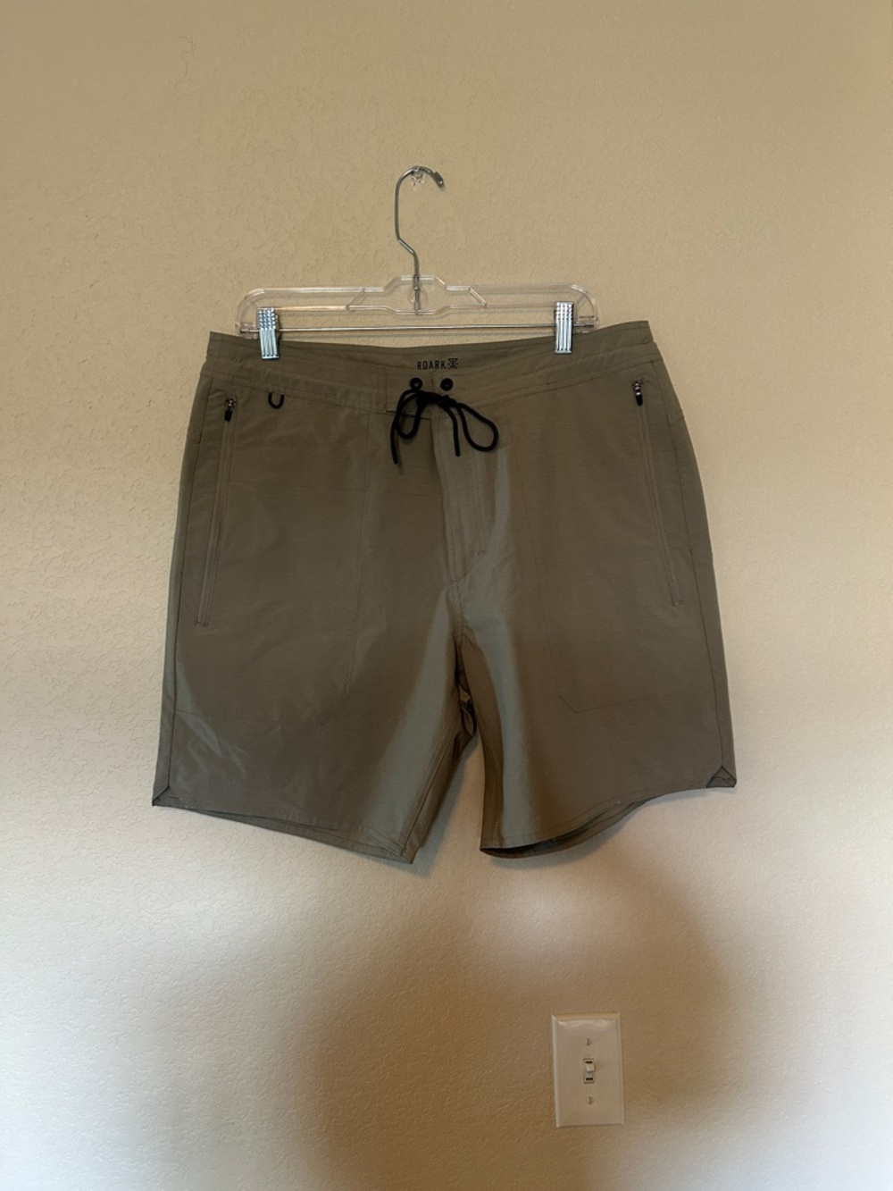 Roark Men’s Layover Trail Hybrid Shorts 34 Tan Khaki Outdoor Travel